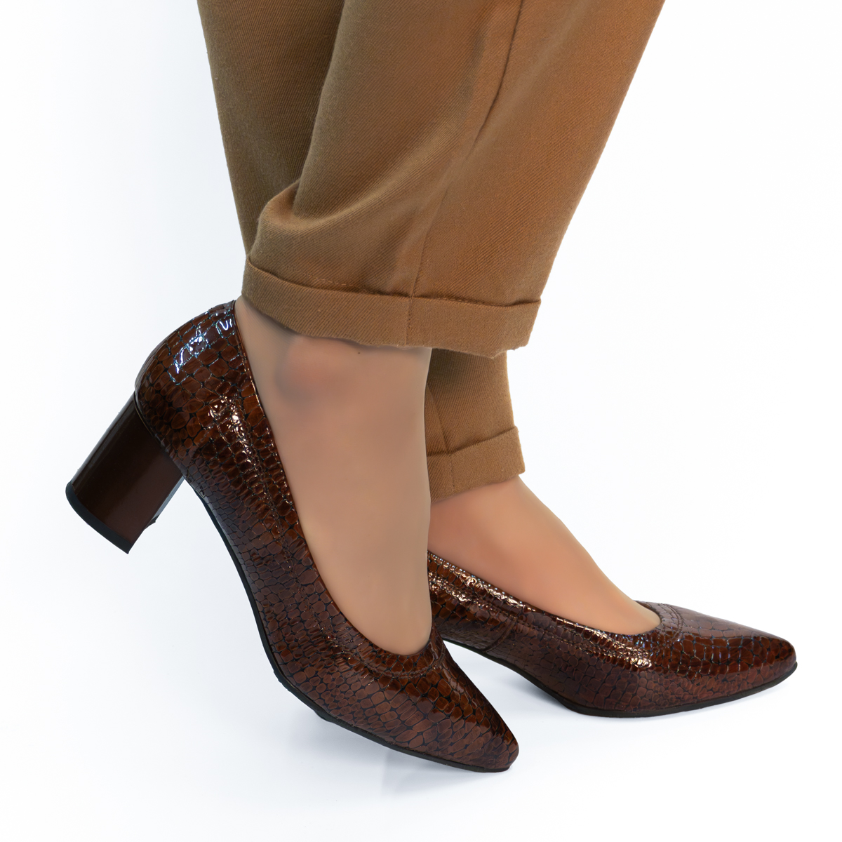  Brown leather pumps