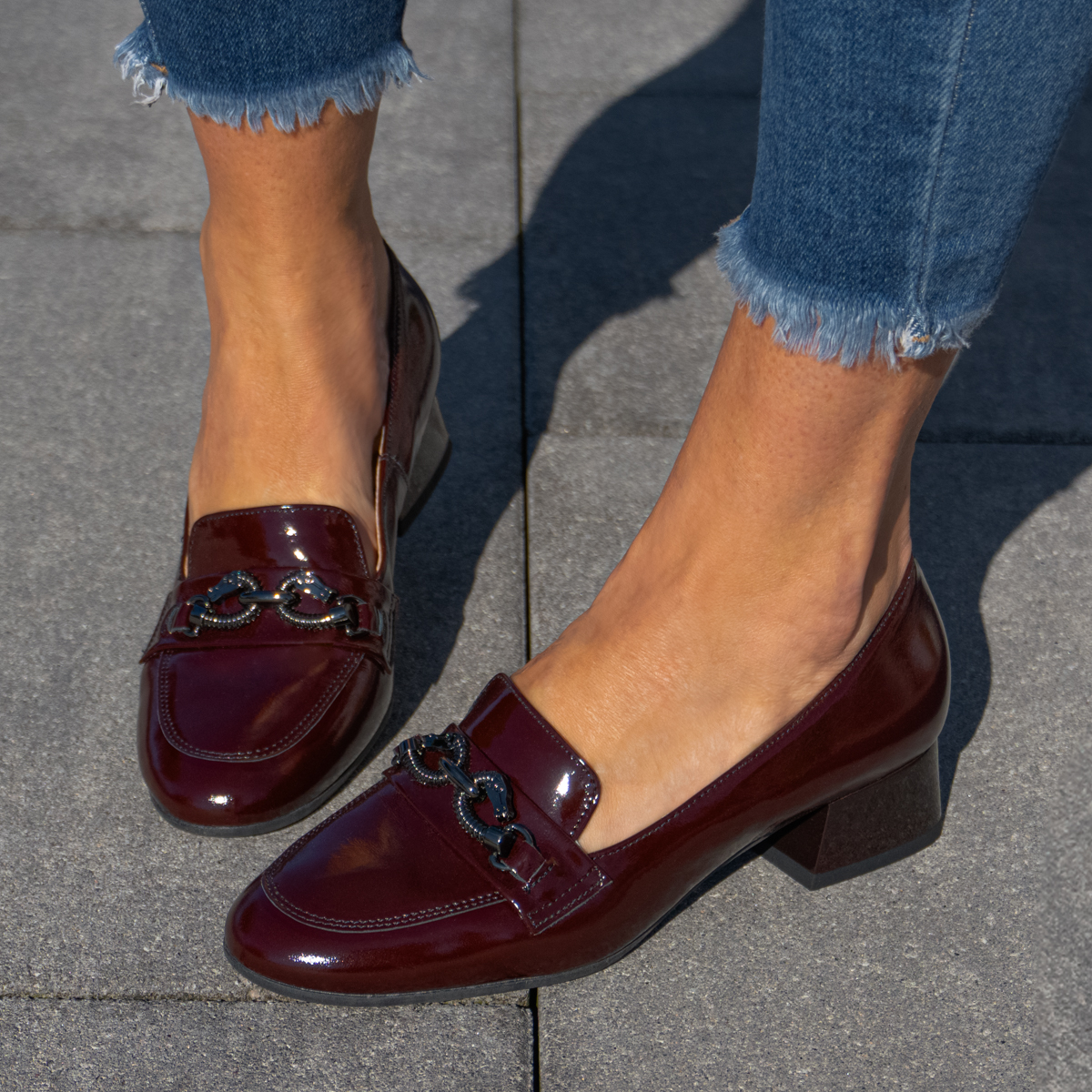  Maroon lacquered shoes