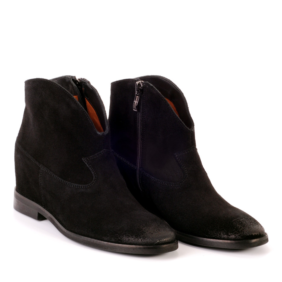  Black suede wedge boots