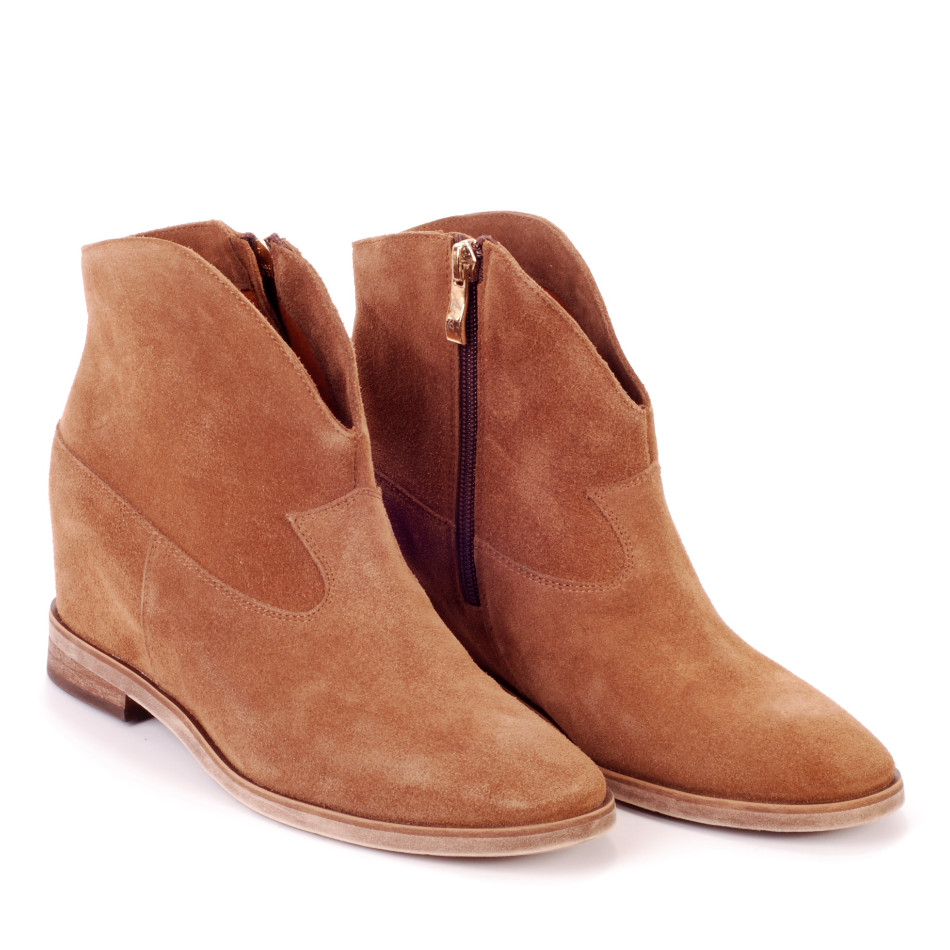  Brown suede wedge boots