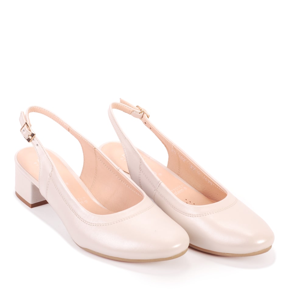  Pearl leather pumps