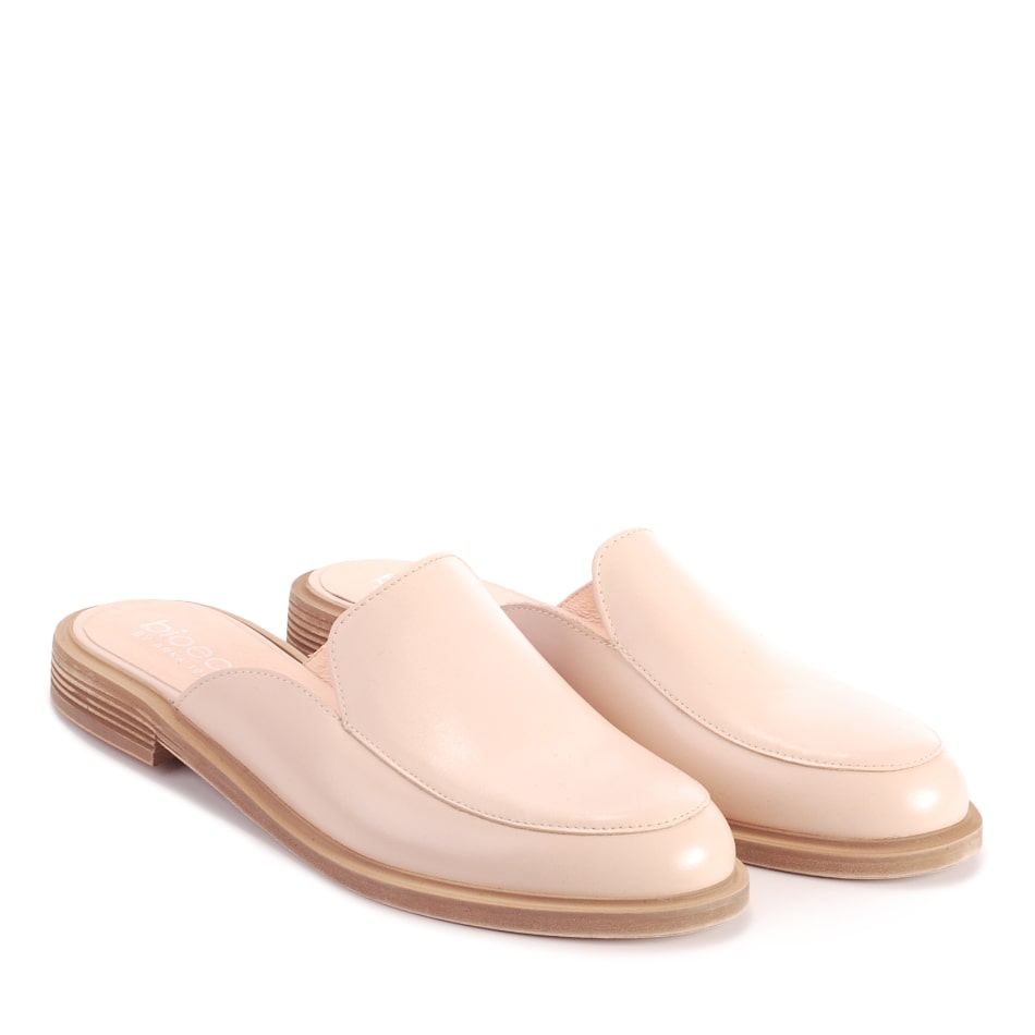  Beige leather slippers