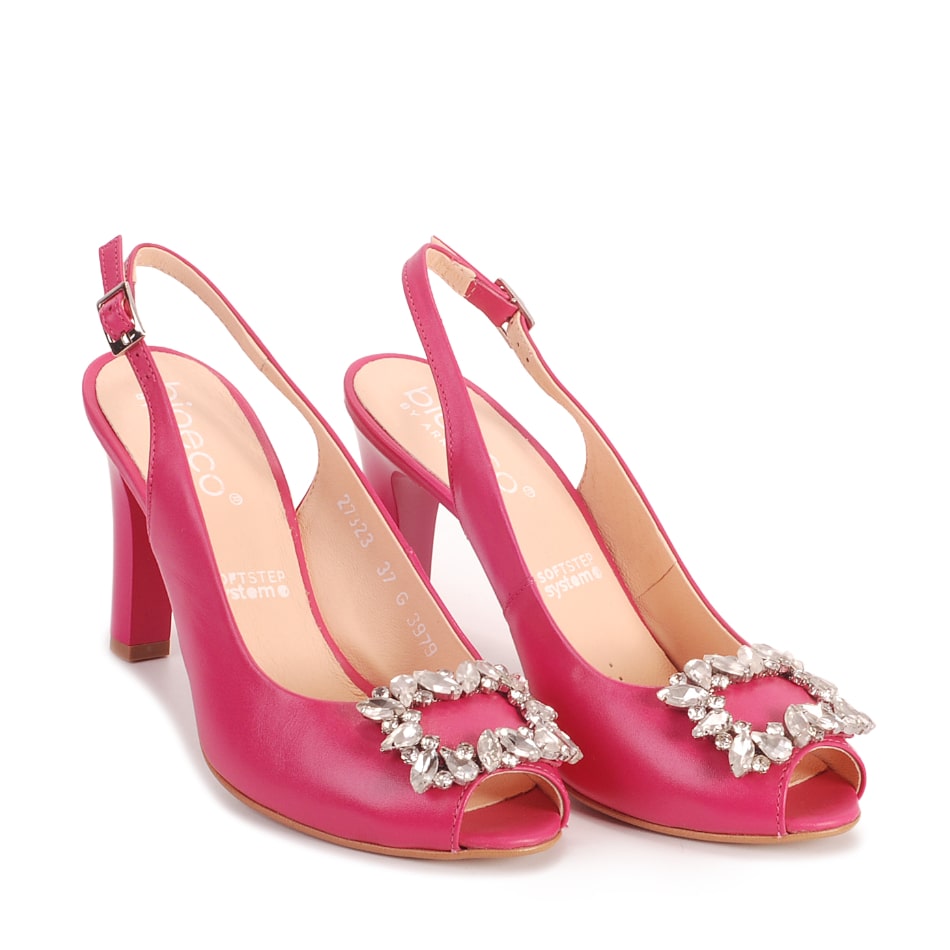  Pink leather sandals with an embellishment