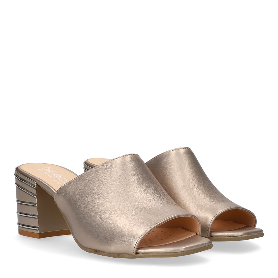  Beige leather slippers