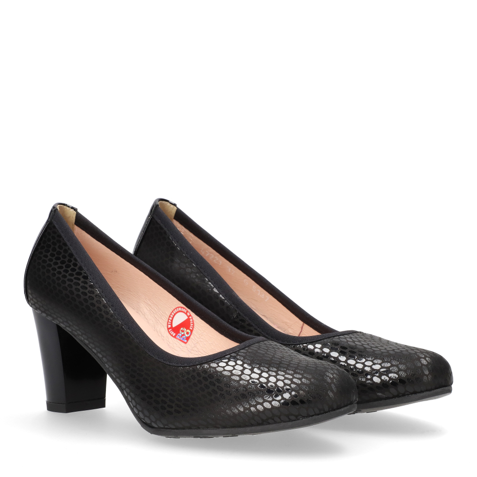  Black leather pumps 5137 Bioeco by Arka.