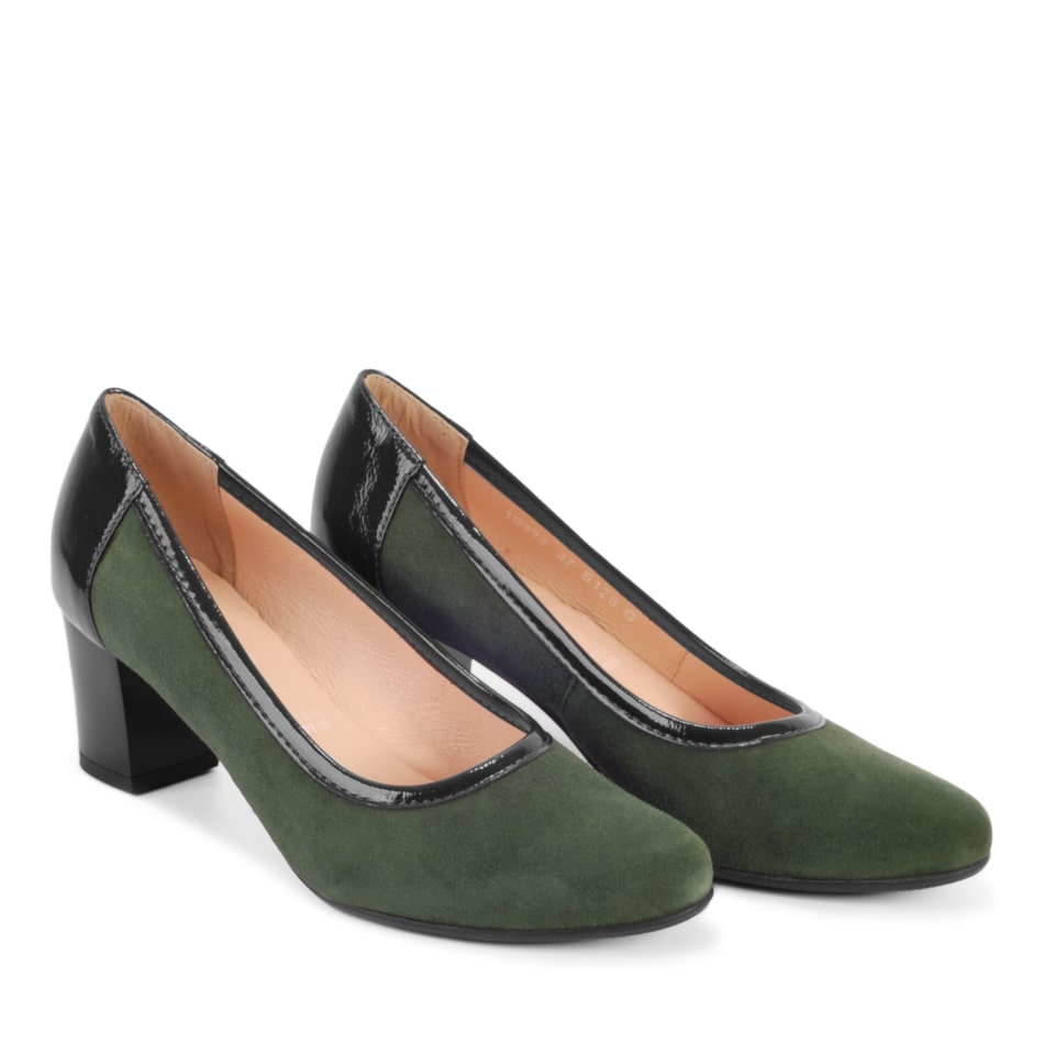  Green suede shoes with a varnished heel