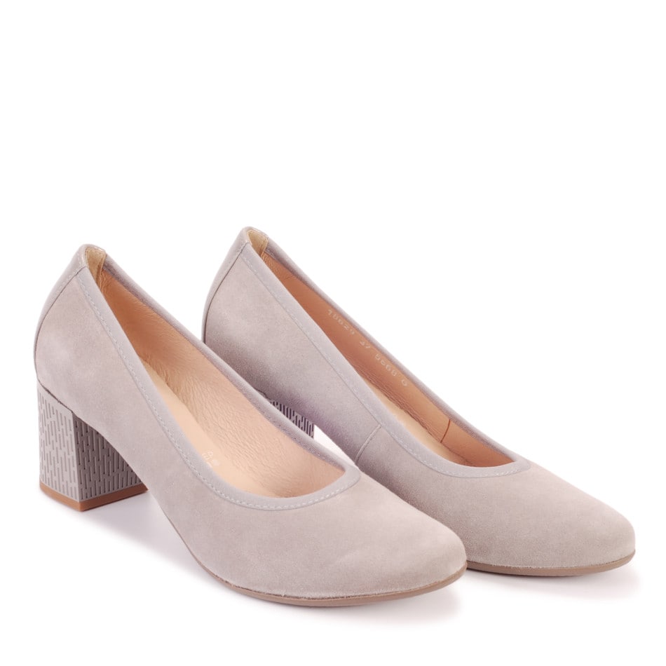  Gray velor pumps with a varnished heel