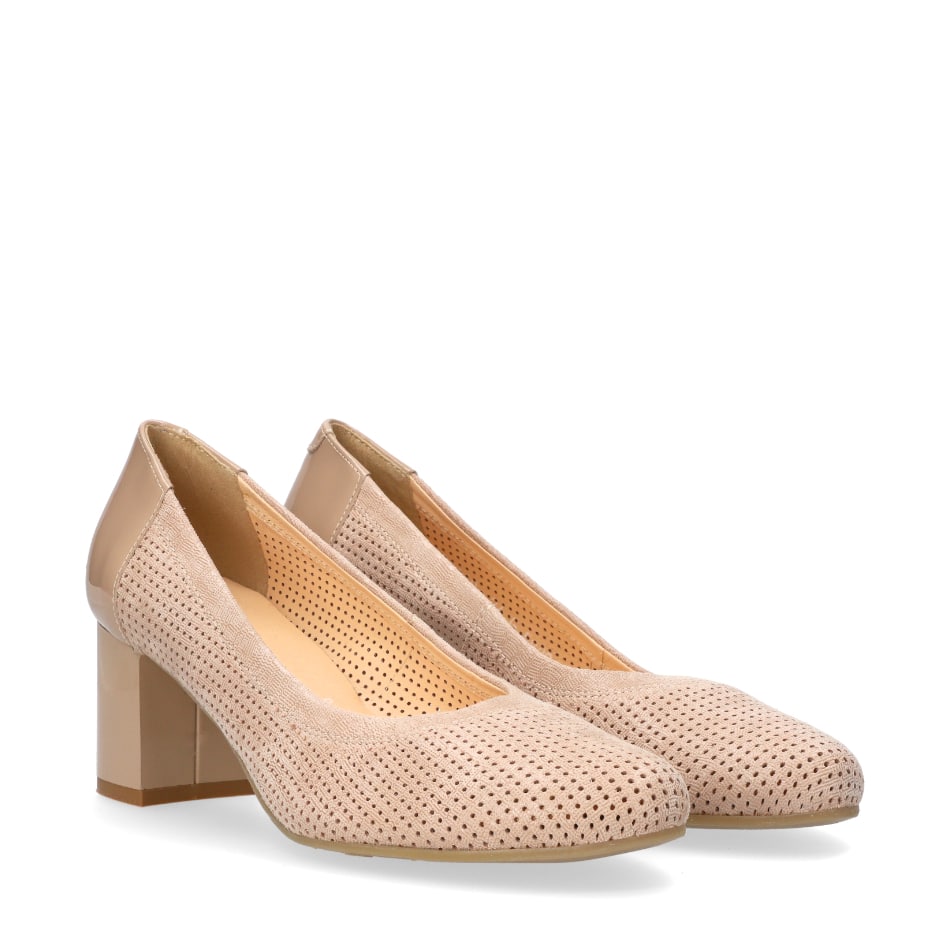  Beige leather perforated pumps