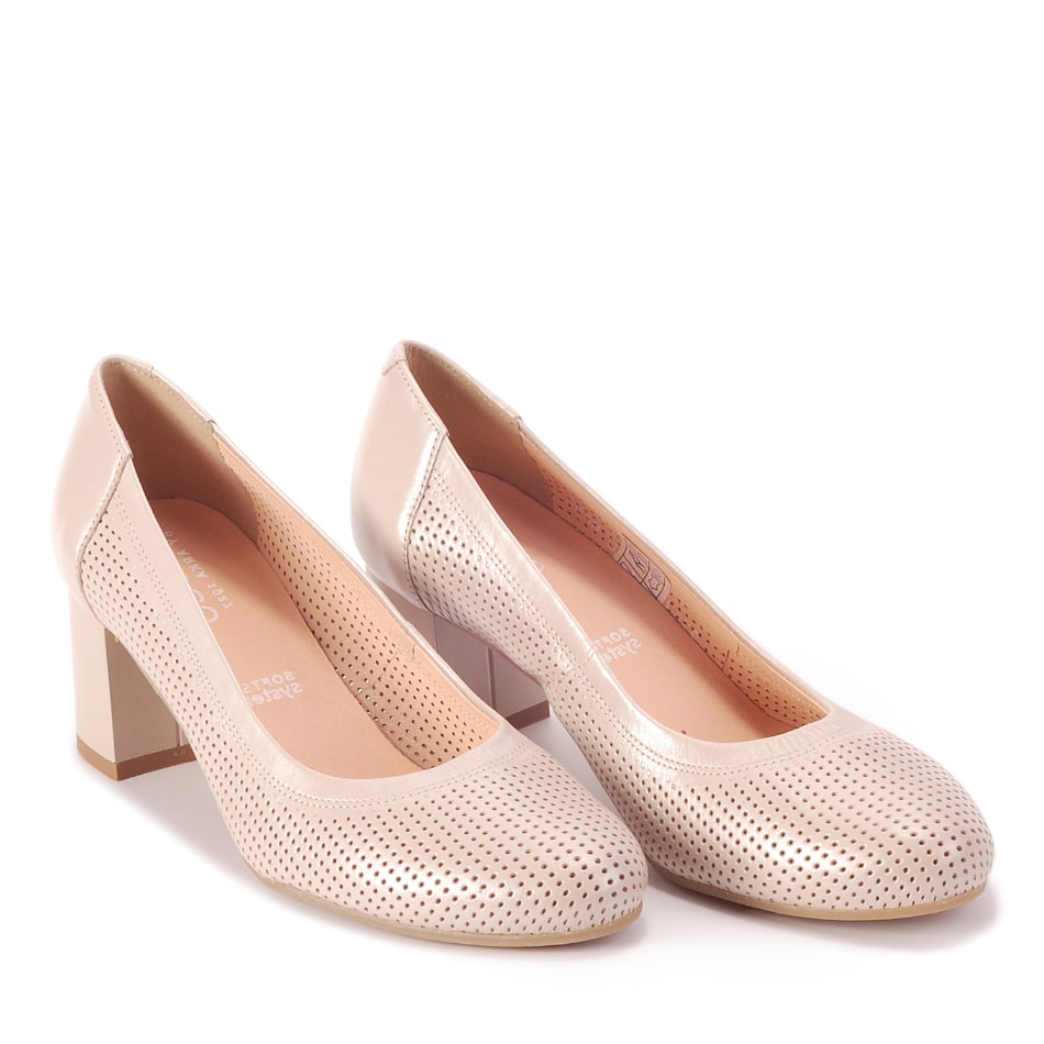  Pearl leather pumps