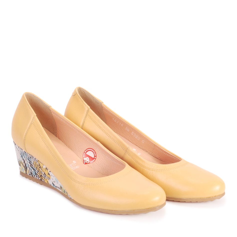  Yellow leather wedge shoes