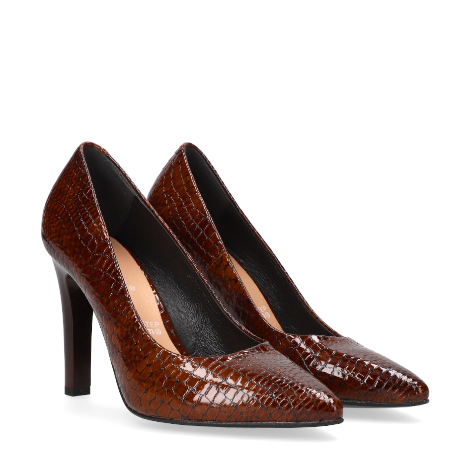  Brown leather pumps