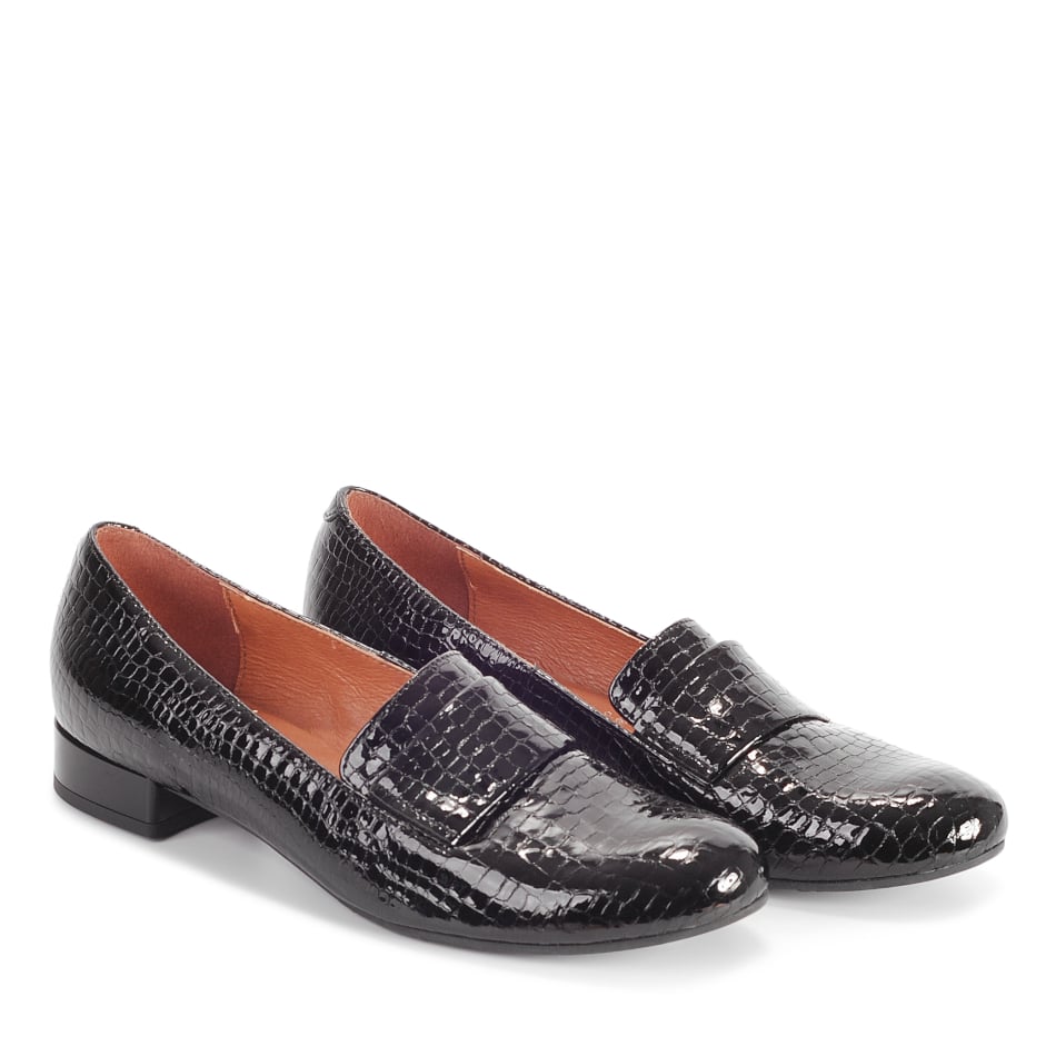  Black leather loafers with a crocodile motif
