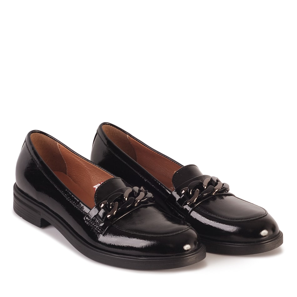  Black lacquered loafers