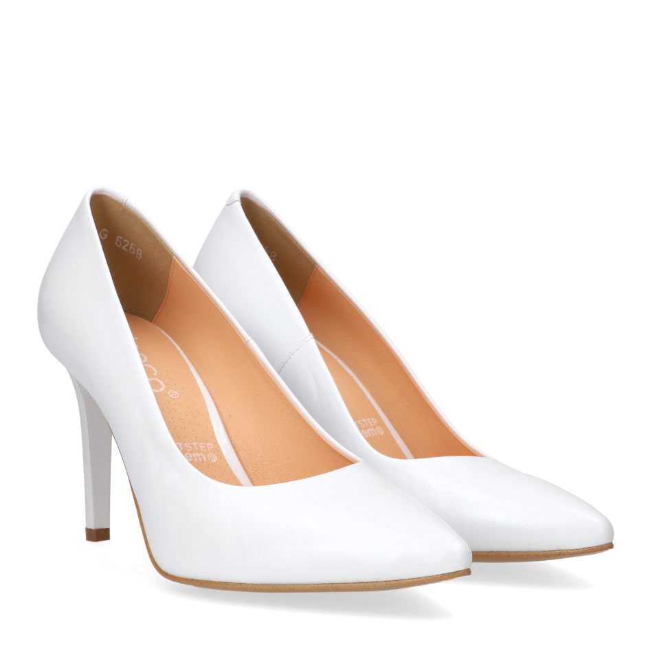  White leather pumps