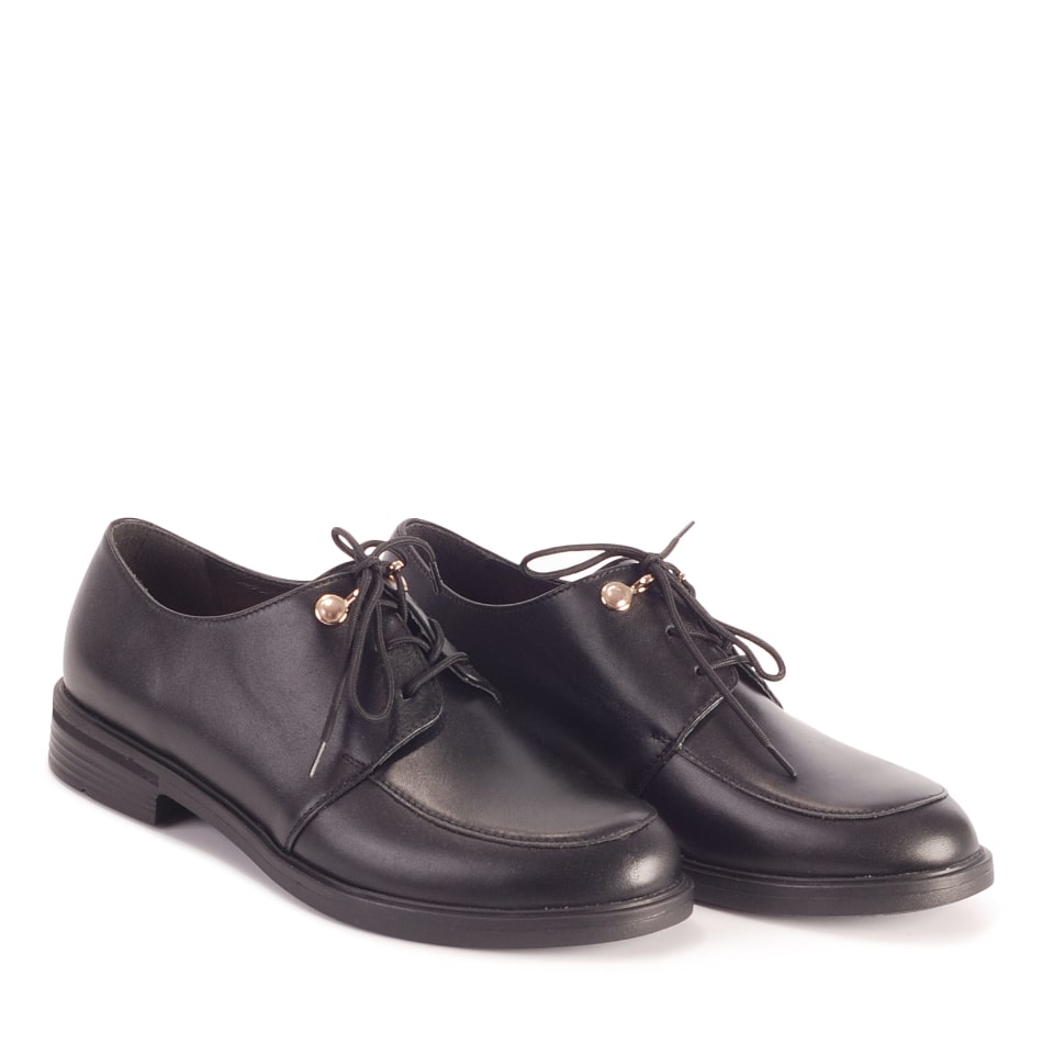 Black leather lace-up shoes