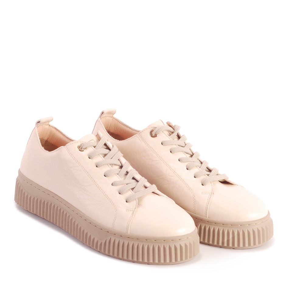  Beige leather sports shoes