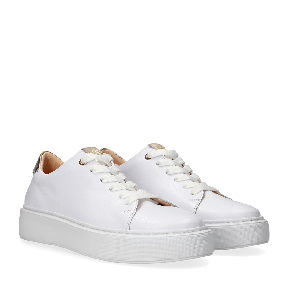  White leather sports shoes