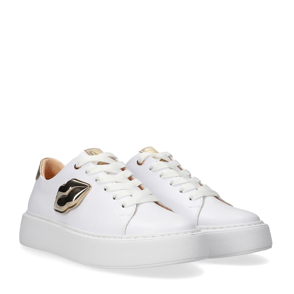  White leather sports shoes