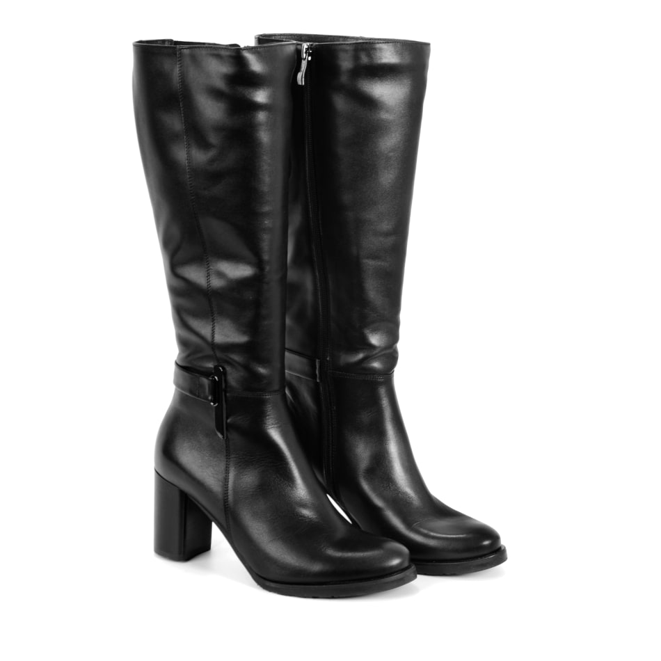  Black elegant leather boots