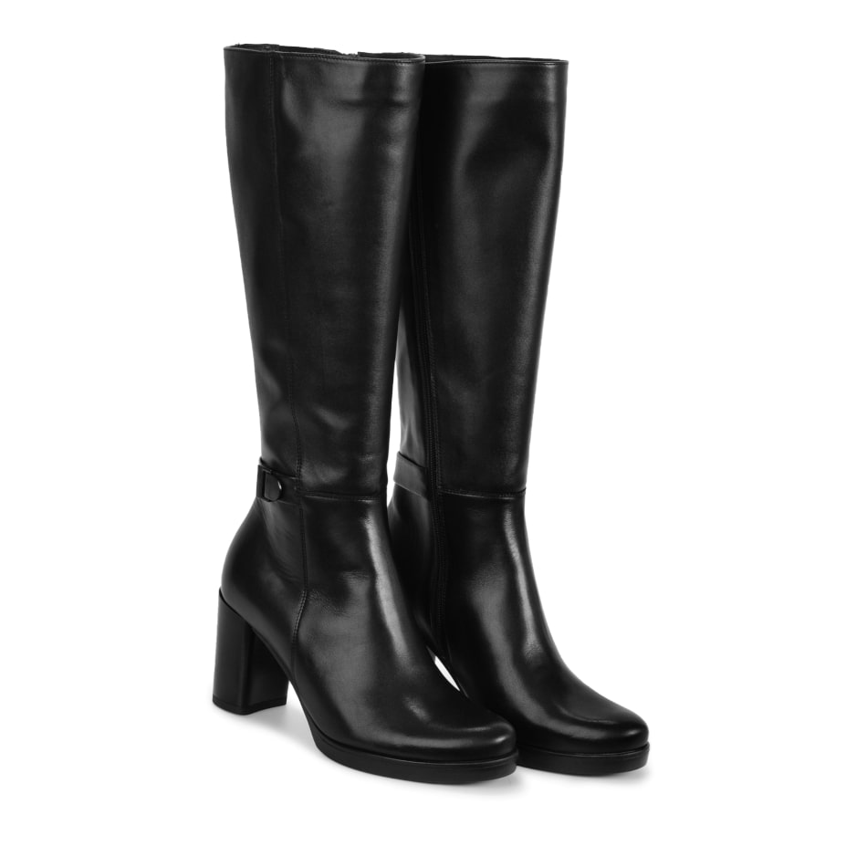  Black elegant leather boots