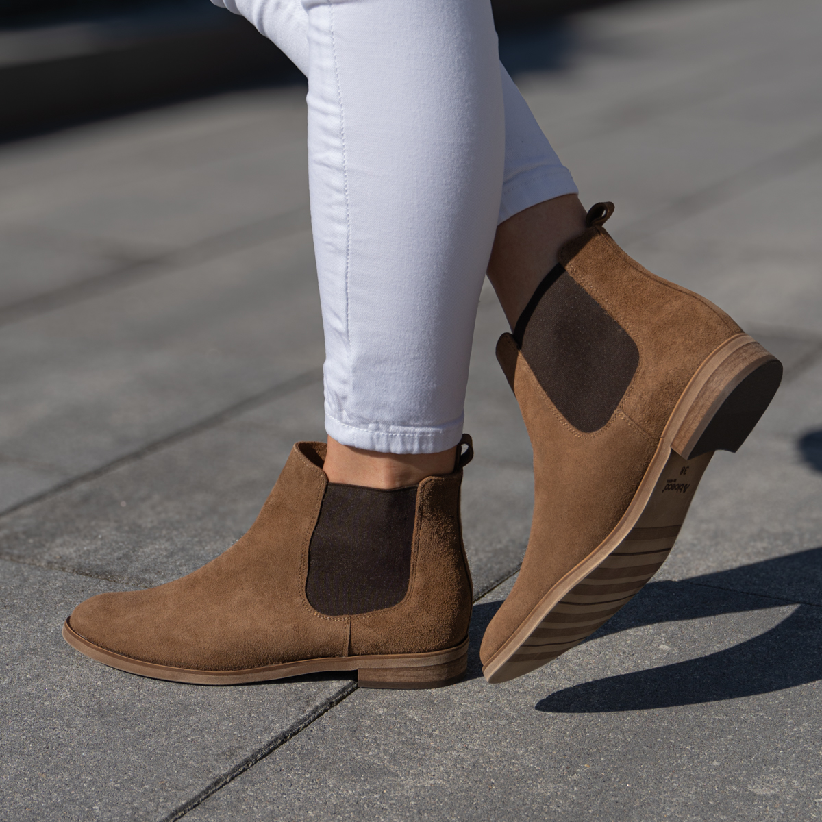  Brown low boots