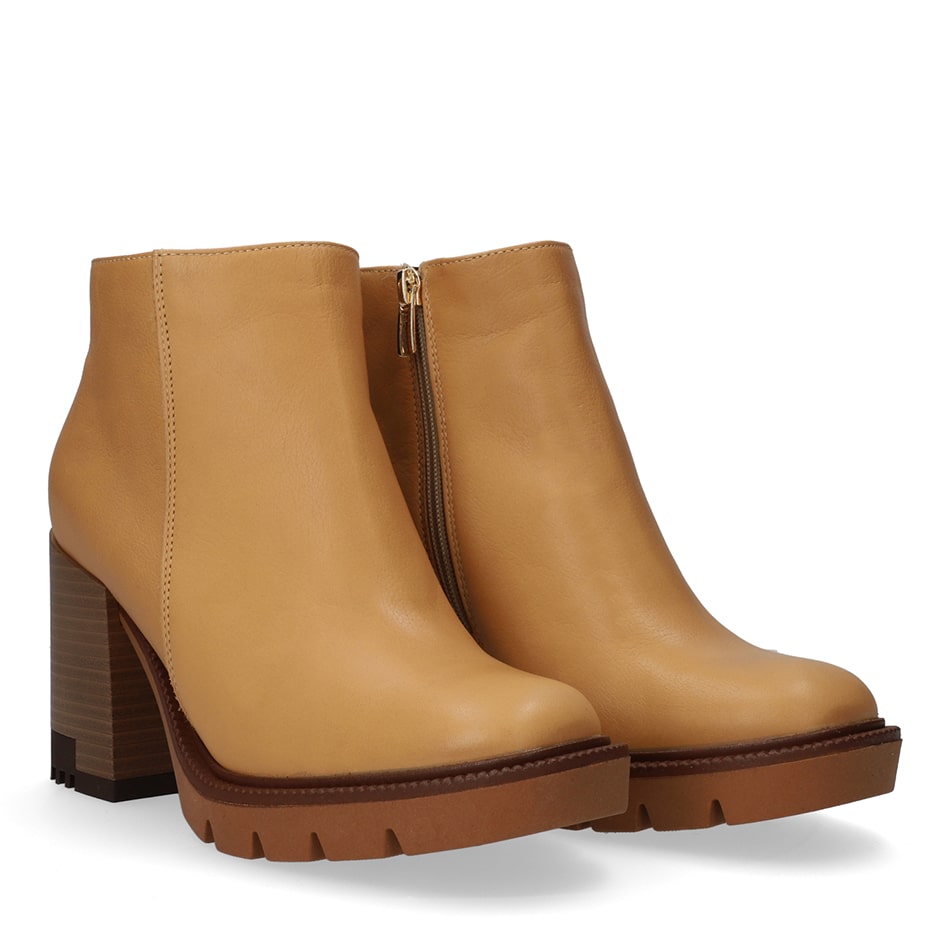  Camel leather ankle boots