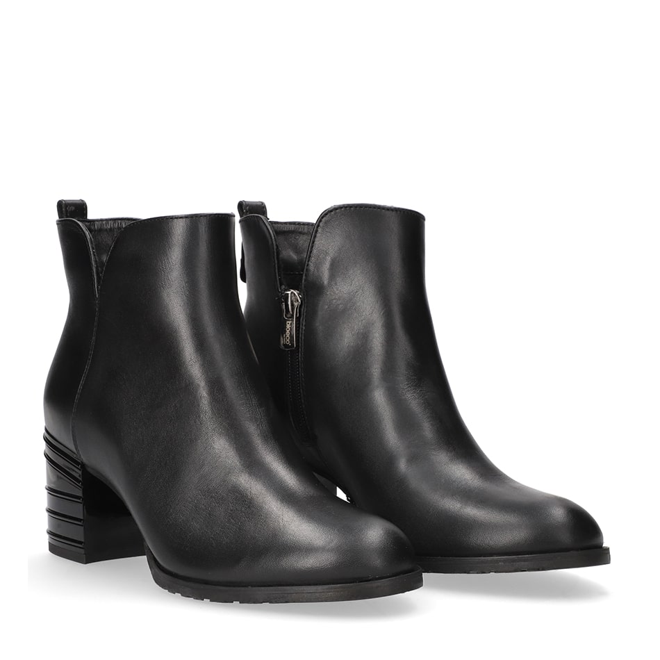  Black leather ankle boots