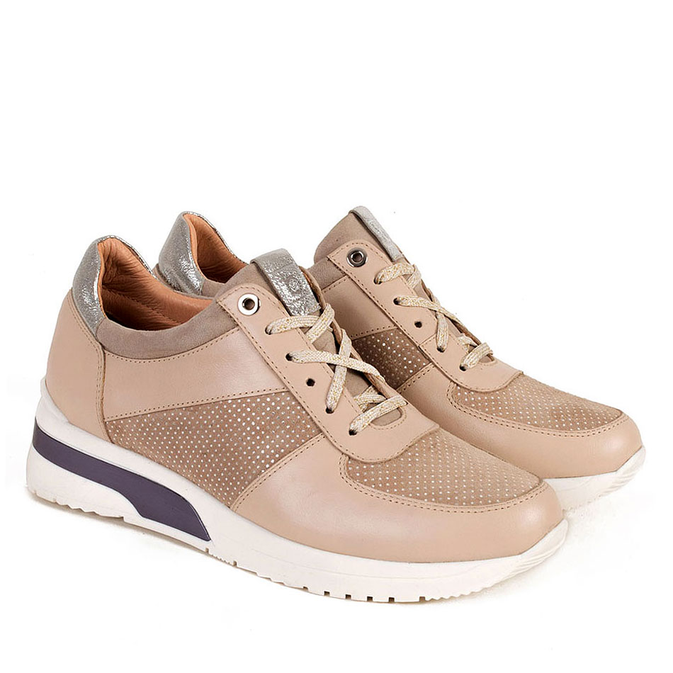  Beige sports shoes with silver details