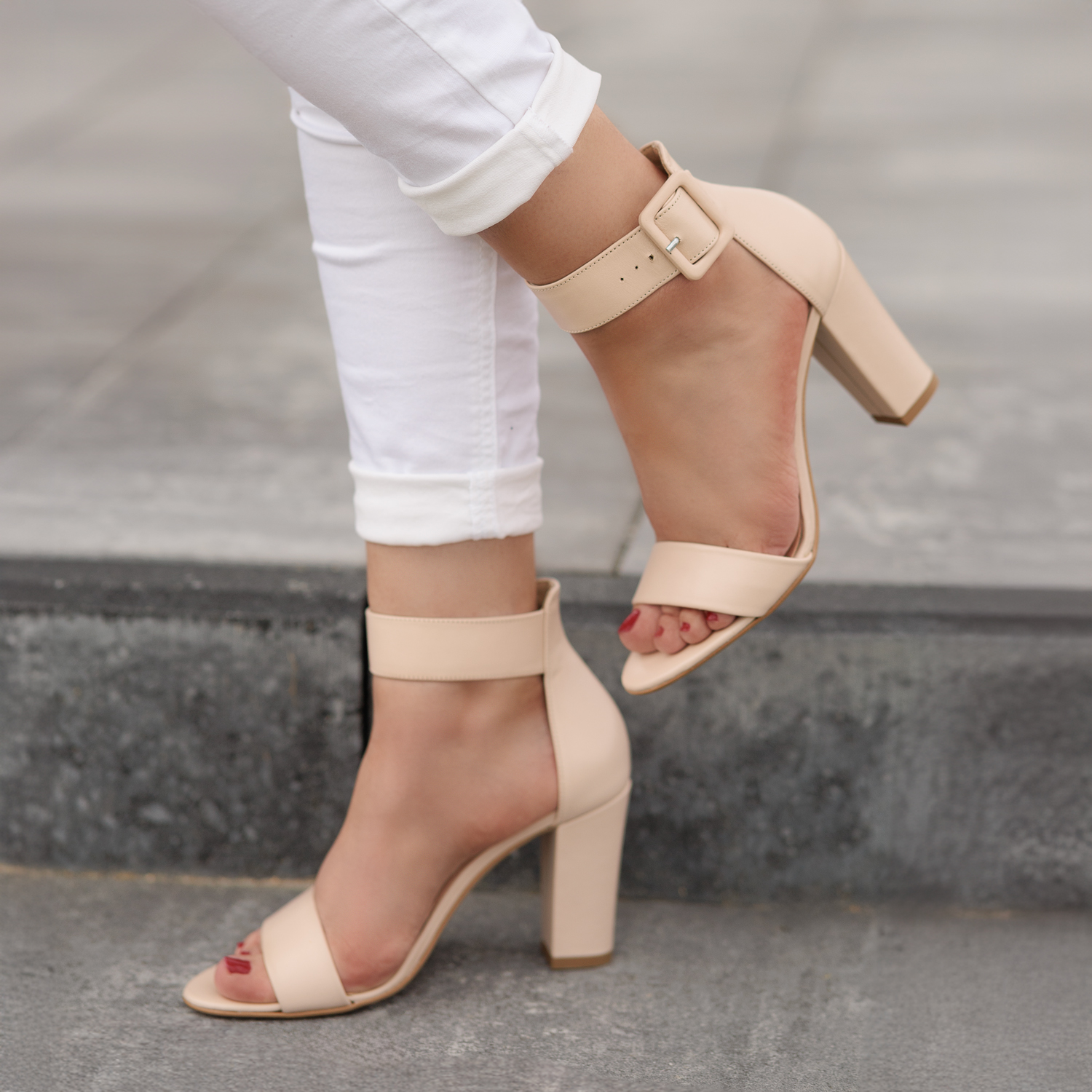  Beige leather sandals