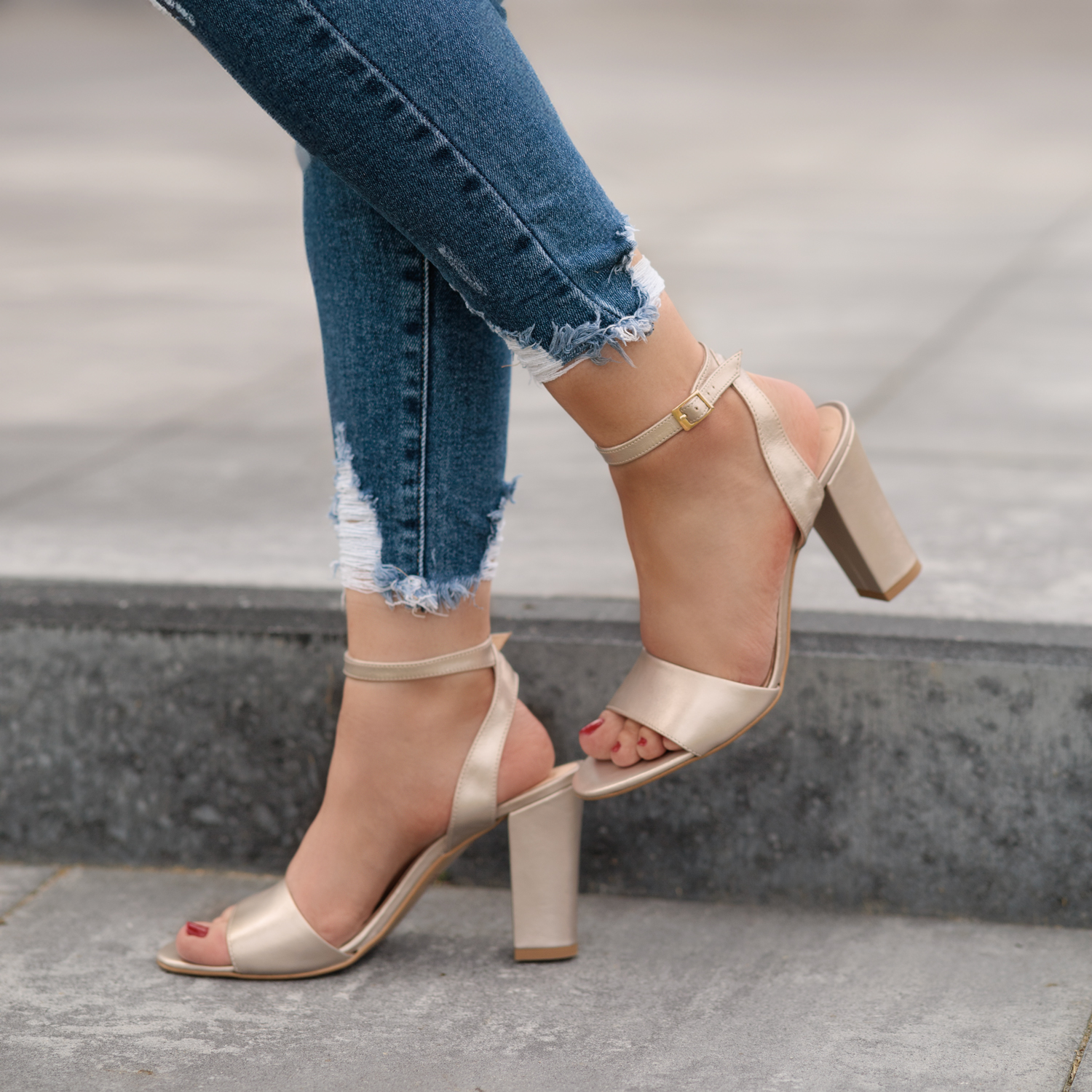  Beige leather sandals