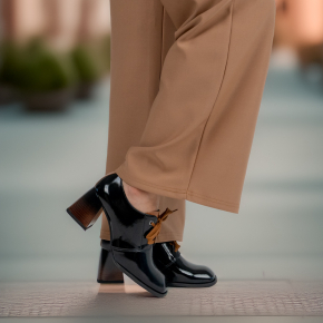  Black patent shoes