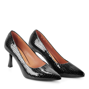  Elegant black leather pumps