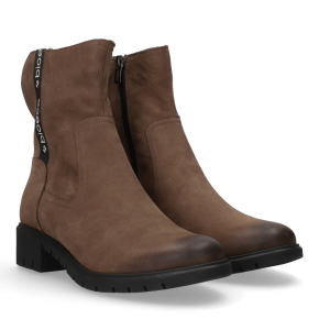  Brązowe skórzane botki