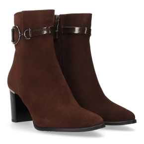  Brązowe zamszowe botki