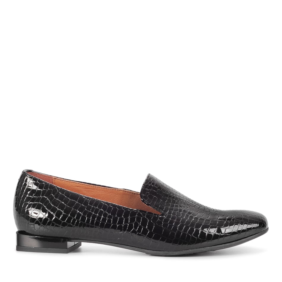 Black leather loafers with a crocodile motif