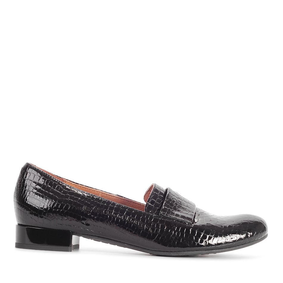 Black leather loafers with a crocodile motif