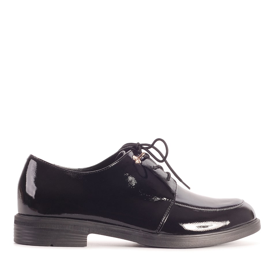Black leather lacquered shoes