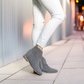 Szare welurowe botki z podszewką ze skóry naturalnej