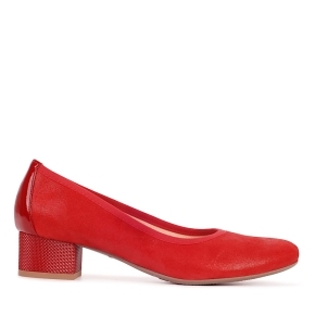 Red leather pumps with a patent heel
