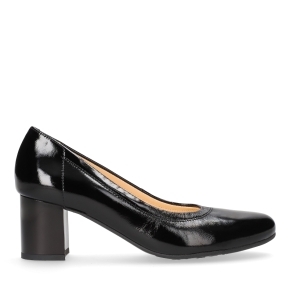 Black patent leather pumps