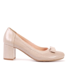 Pearl leather pumps
