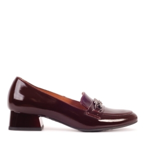 Maroon lacquered shoes