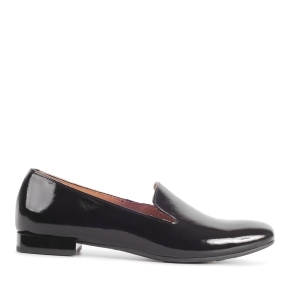 Black lacquered loafers